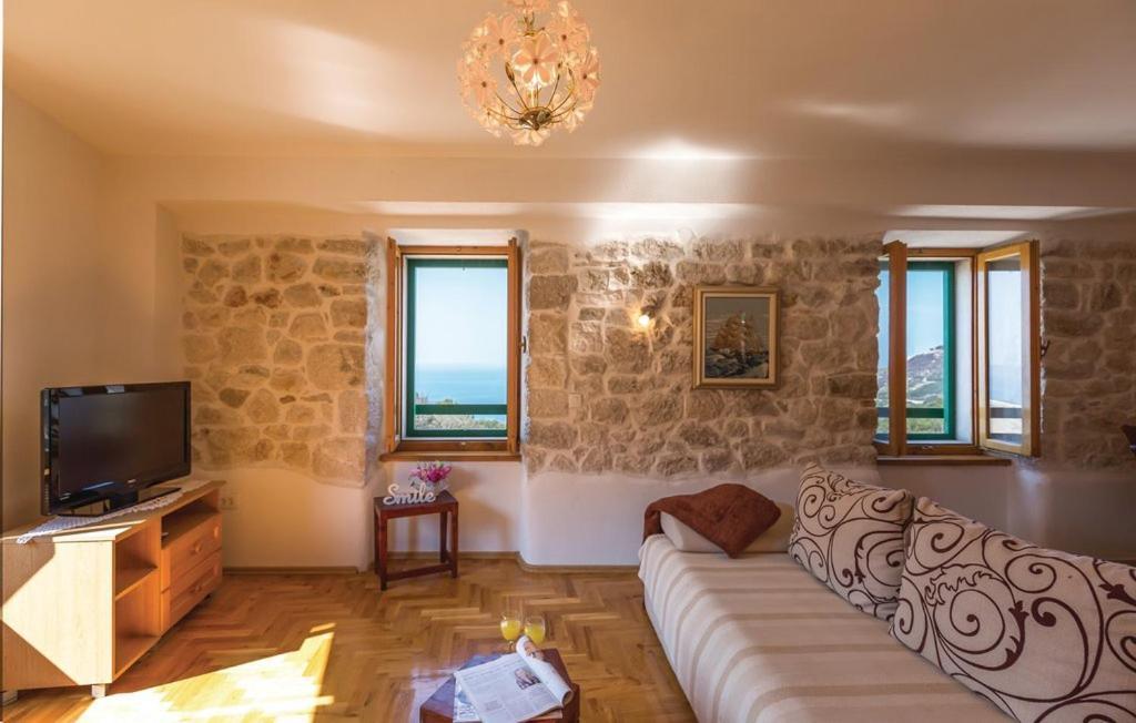 Vacation Apartments Feniks Tučepi Buitenkant foto